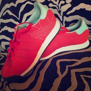 👟SALE!!! MAKE OFFER!! NEW Adidas kicks👟